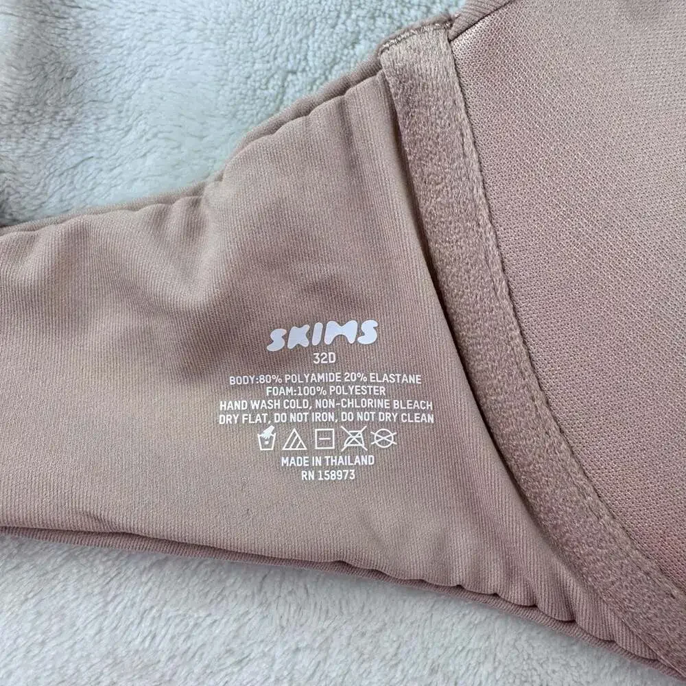 SKIMS Ultimate Fits Everybody Push-Up Bra in Bauhinia 32D - Picture 3 of 3